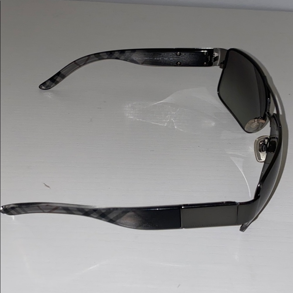 Burberry Sunglasses - Picture 5 of 6